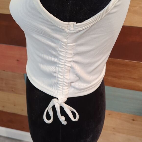 💜5/$25 MEDIUM white sleeveless crop top with adjustable sides - Picture 2 of 4